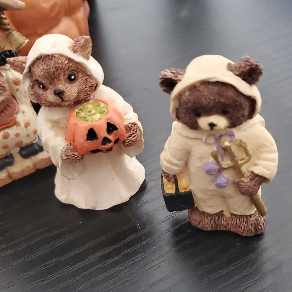 Munchkin Lighted Pumpkin Set with Figurines - Picture 8 of 9